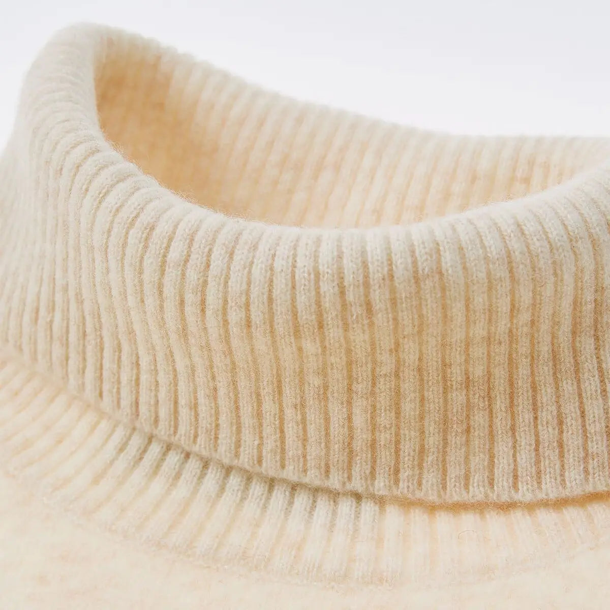 Luxurious Turtleneck Sweater crafted from Extrafine Merino Wool for Women-Liograft