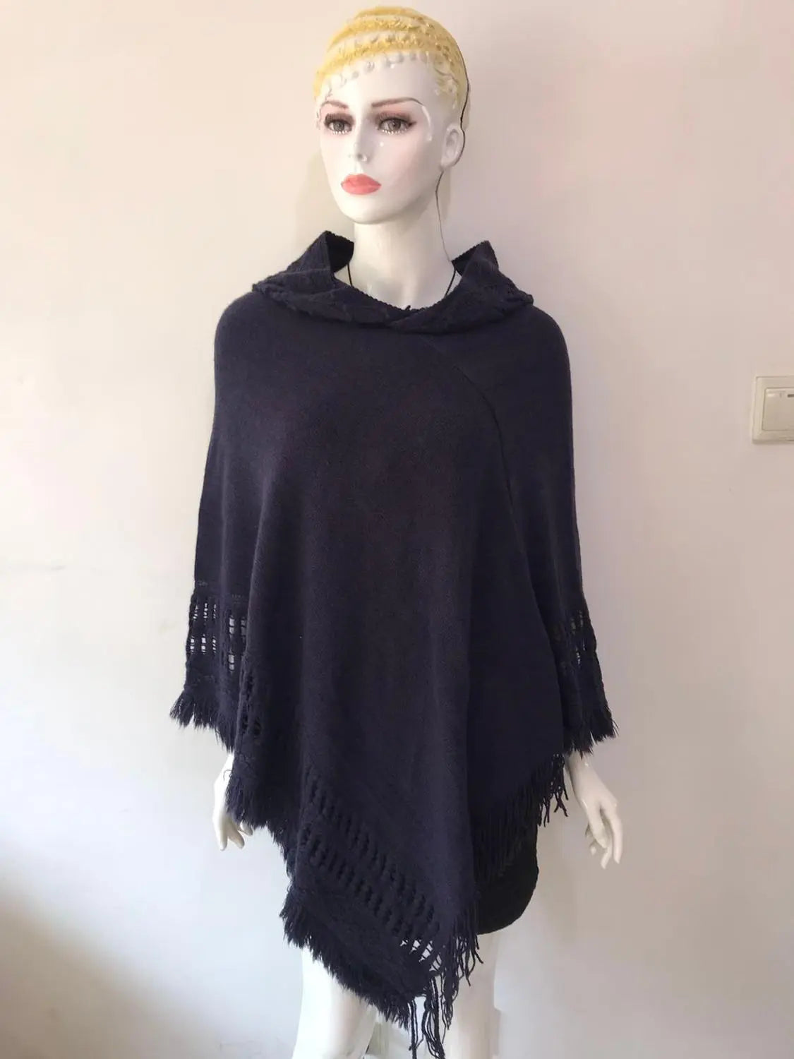 Stylish Bohemian Tassel Poncho with Oblique Stripes Liograft